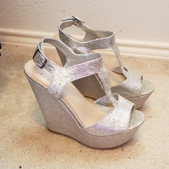 Shoes - Picture 2 of 4